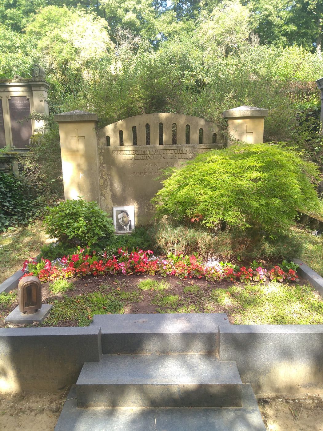 Grabstätte von Jockel Fuchs auf Hauptfriedhof Mainz